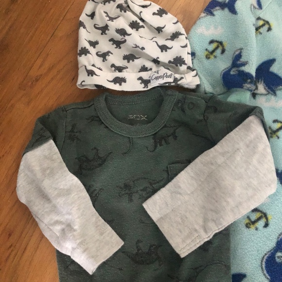 Baby boys onesies, sleepers, overalls and hats bundle -dinosaur,shark - Picture 4 of 5